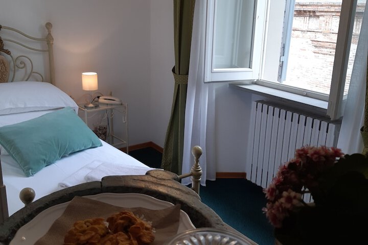 Room 10 of 50