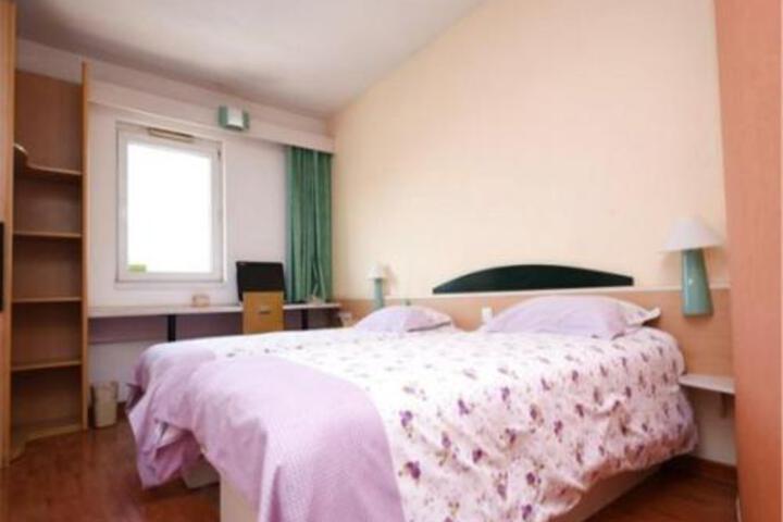Motel Qingdao Licang Square