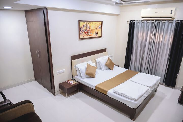 Room 7 of 33