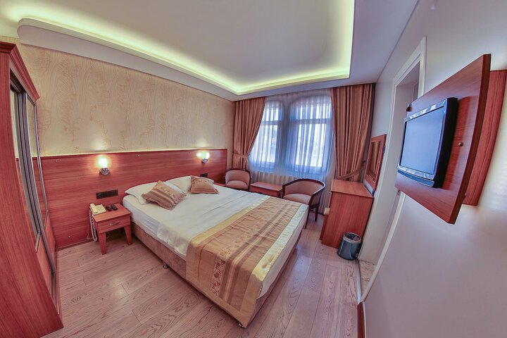 Room 8 of 43