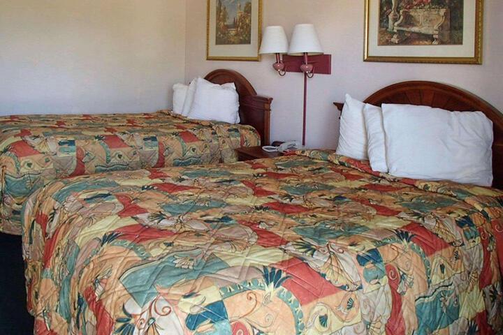 2 Double Beds (2 of 5)