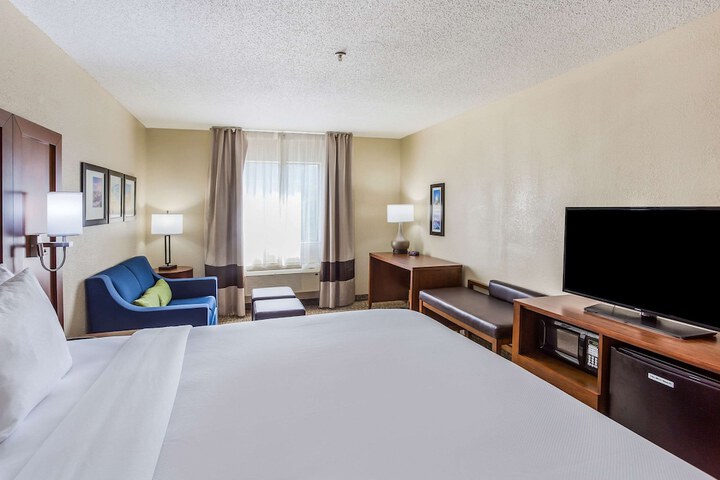 1 King Bed (12 of 12)