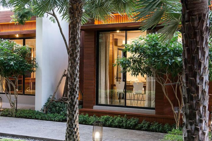 Hotel Entry