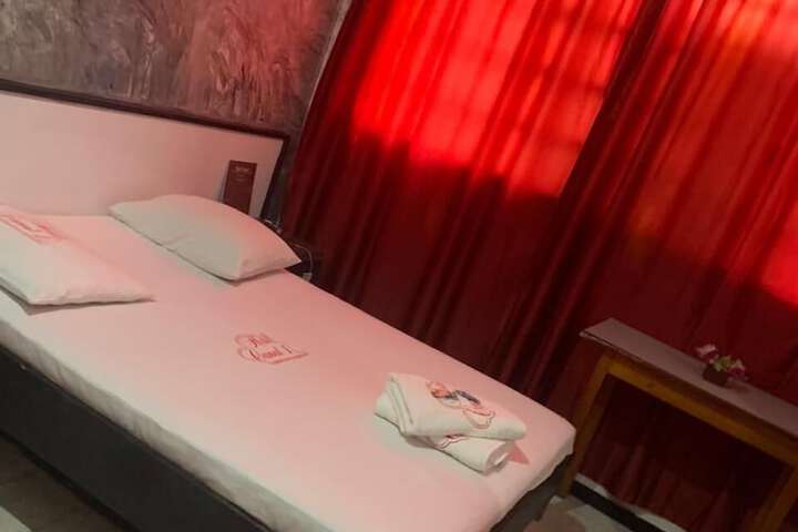 Room 12 of 19