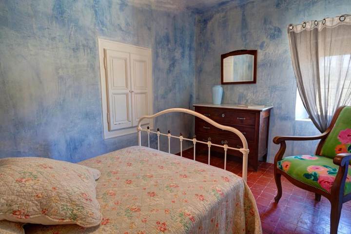 Room 4 of 121
