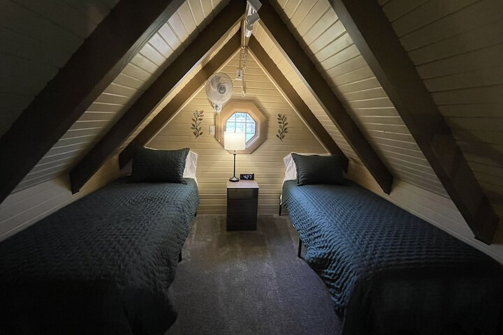 Room 7 of 77