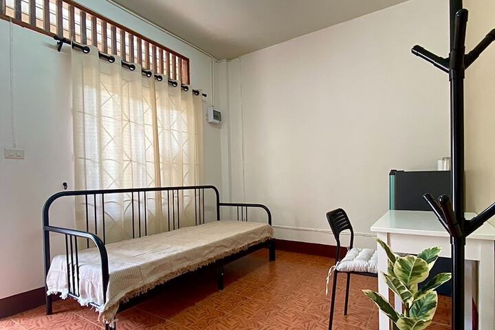 Room 9 of 40