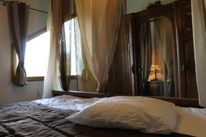 Room 3 of 9