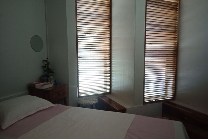 Room 33 of 42