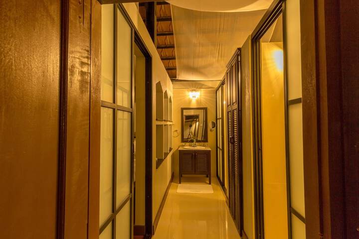 Room 17 of 33