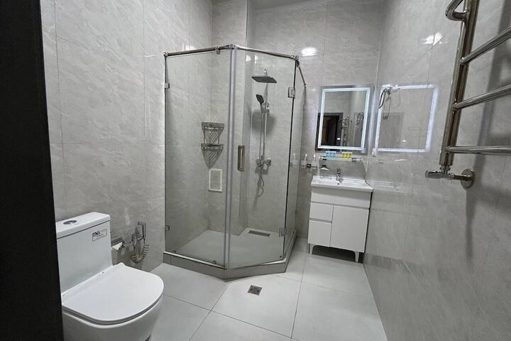 Room 10 of 17
