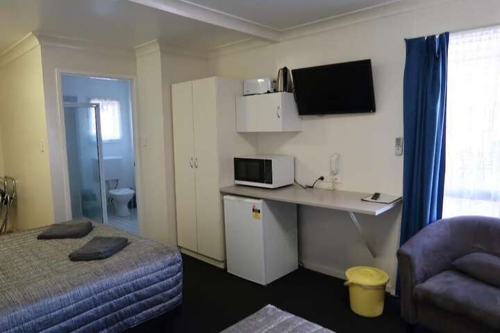 Room 6 of 25