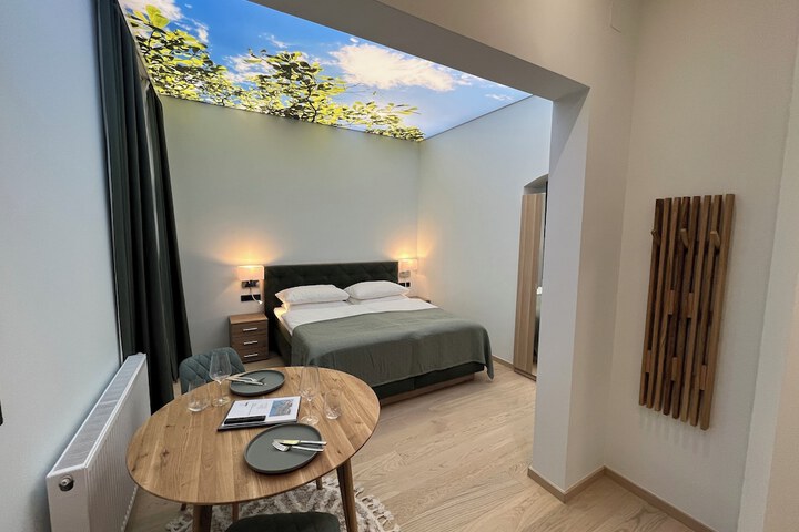 Room 27 of 83