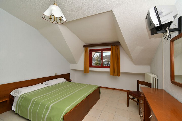 Room 5 of 29