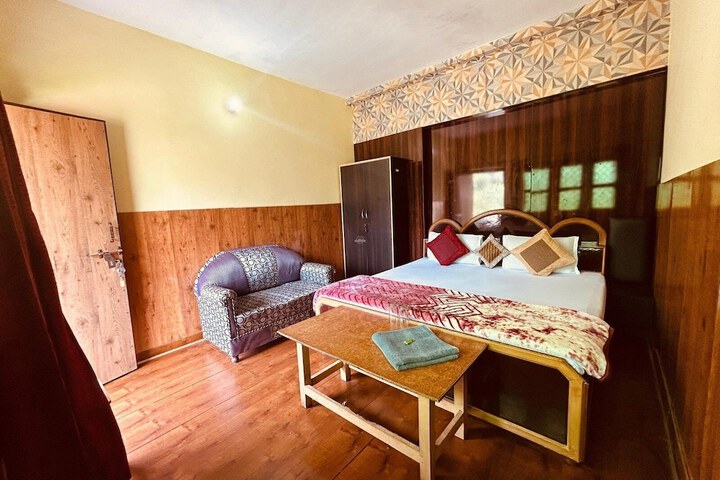Room 2 of 31