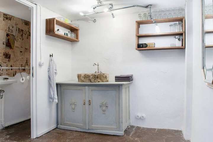 Room 18 of 21