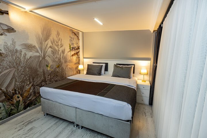 Room 4 of 66