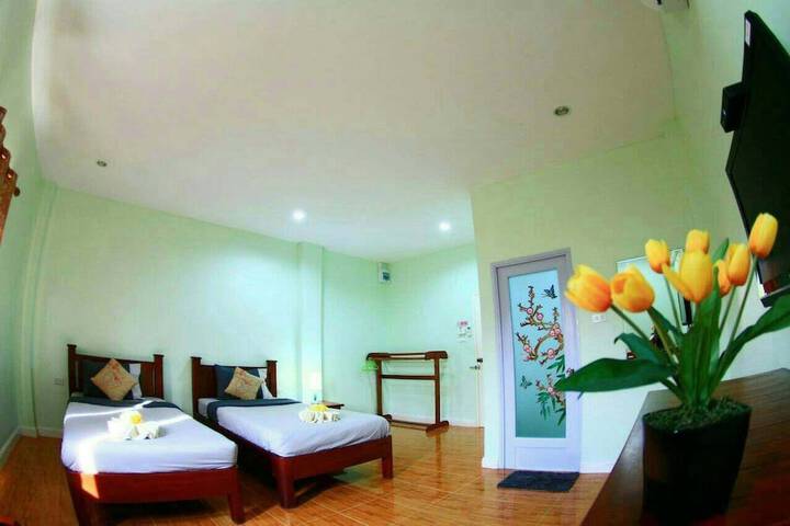 Room 6 of 42