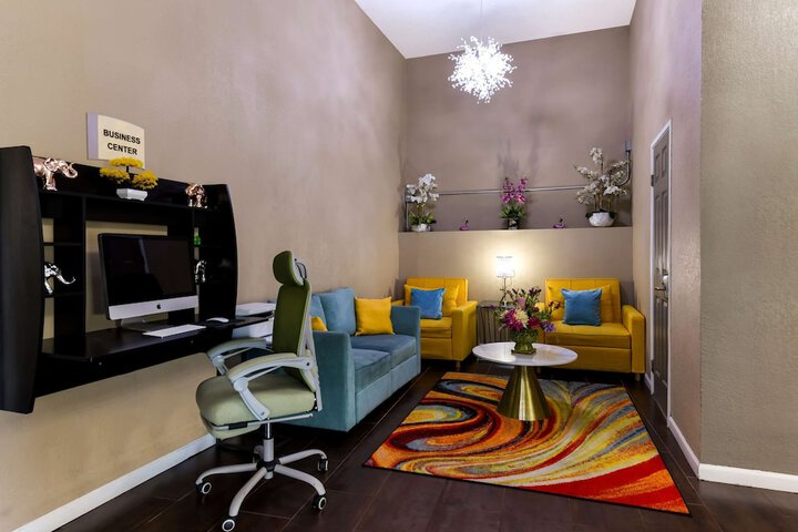 Business Center 30 of 31