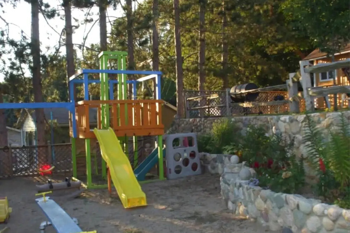 Exterior of Crooked Lake Resort Cabin 3 ( Cozy Corner ) Holiday home 3 BestStayz.1