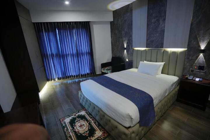 Room 30 of 77