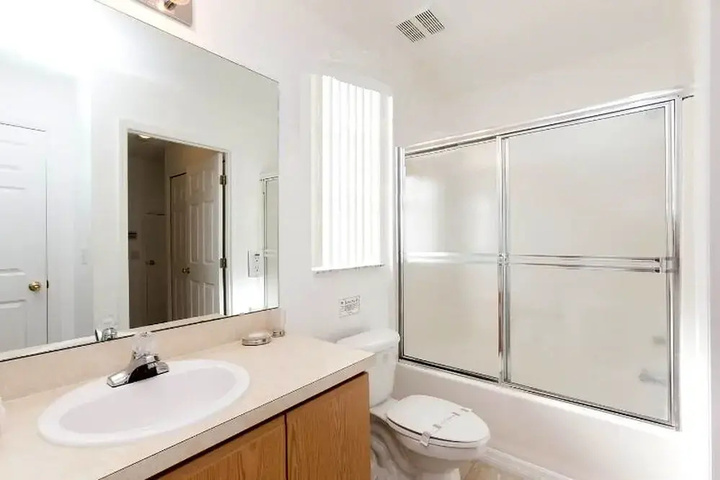 Room 8 of 15