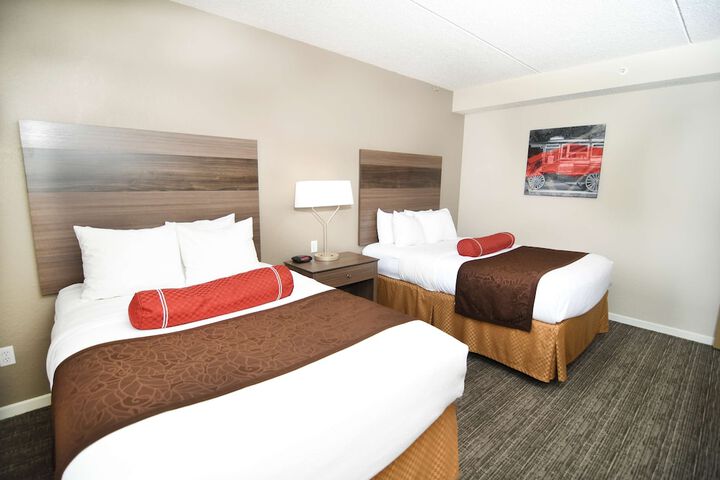 Accessible Suite King Bed Accessible Bathtub Microwave and Refrigerator WiFi Non S (16 of 39)