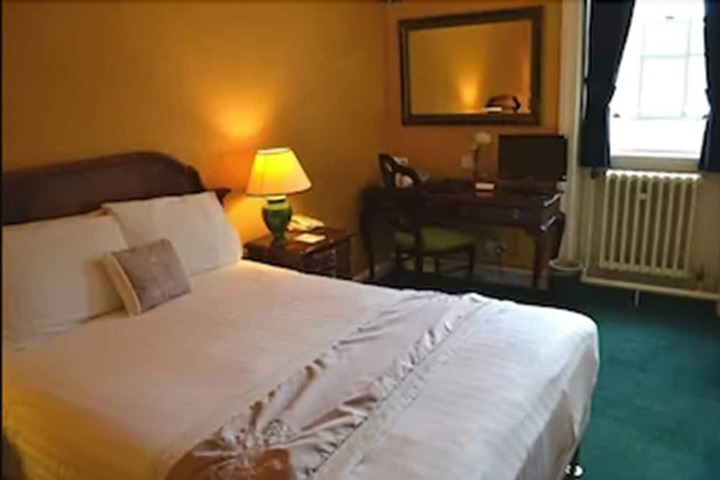 Room 25 of 110