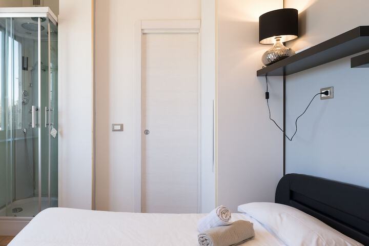 Room 8 of 11