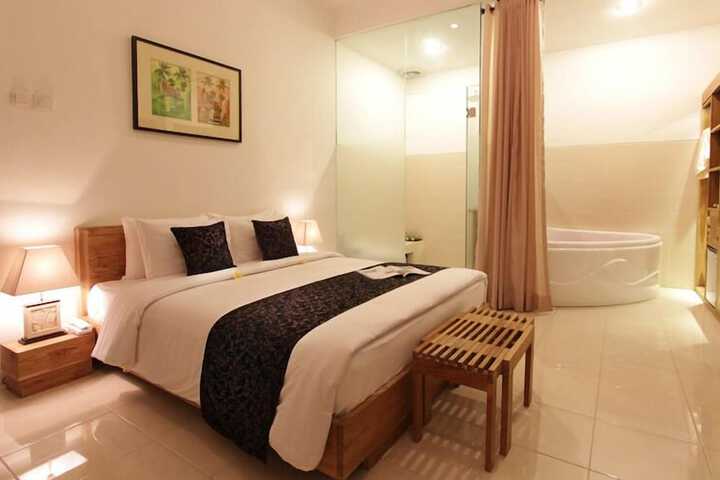 Room 6 of 14