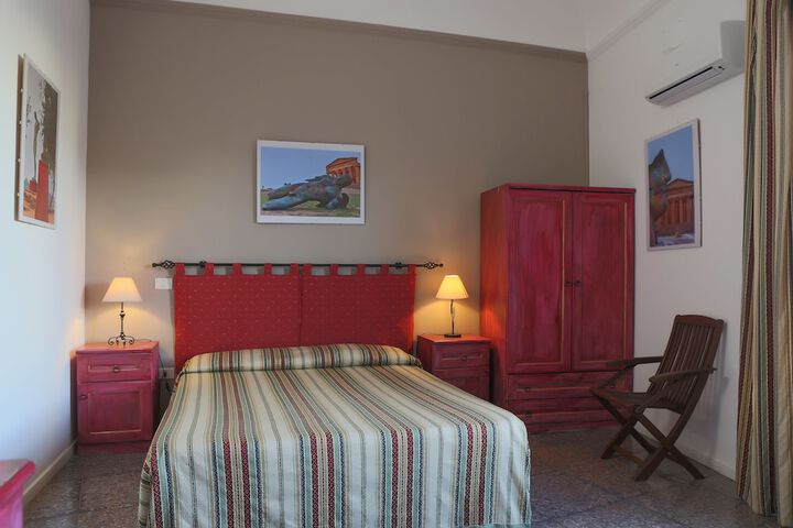Room 8 of 14