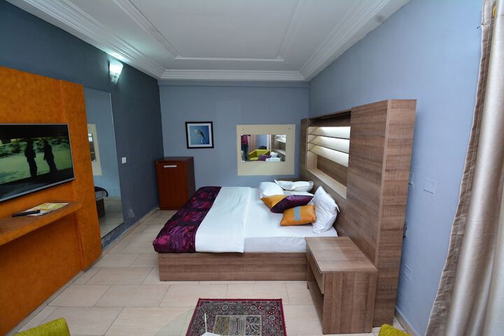 Room 7 of 27