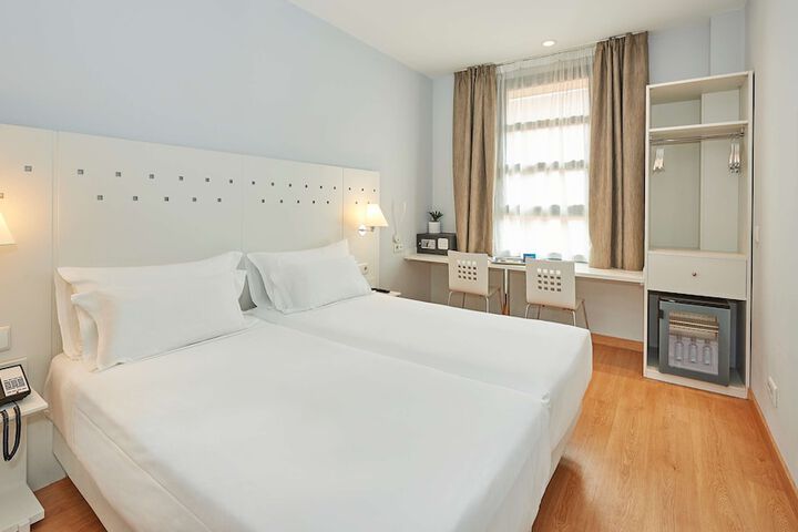 Room 6 of 34