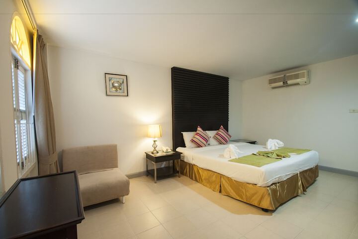 Room 16 of 66