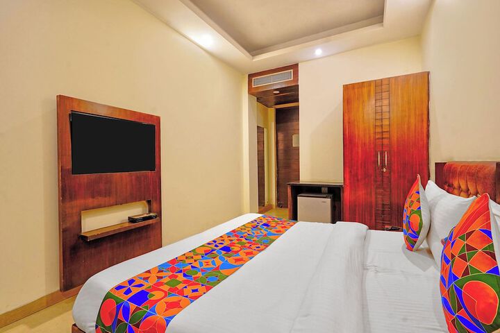 Room 9 of 25
