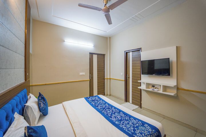 Room 9 of 31