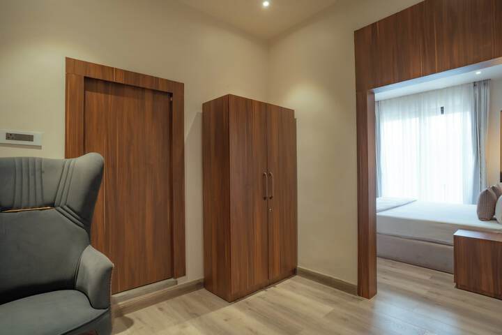 Room 2 of 6