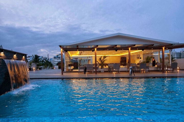 Hotel Pool