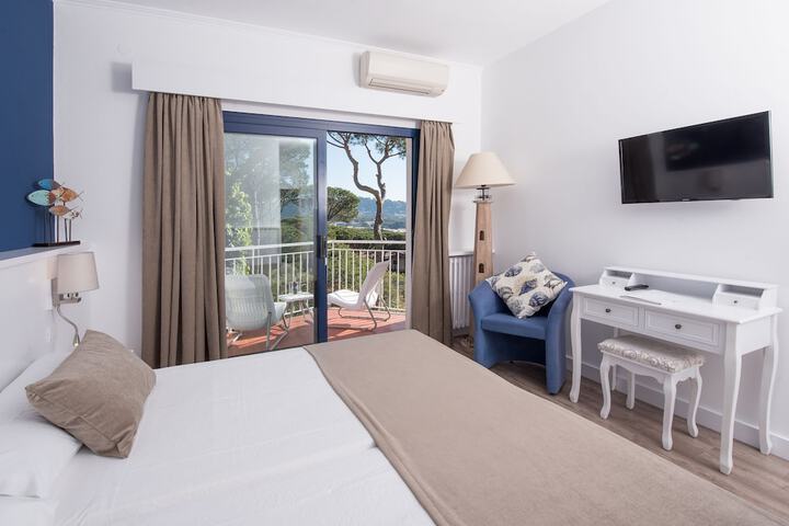 Room 4 of 36