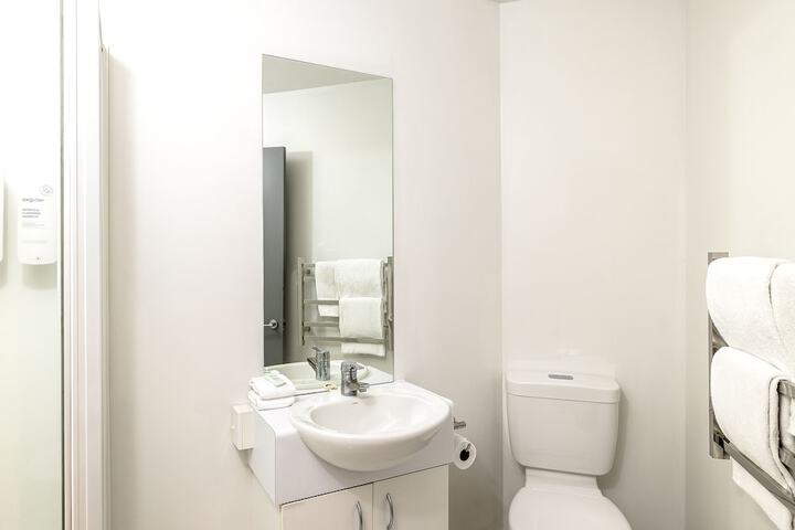 Room 25 of 29