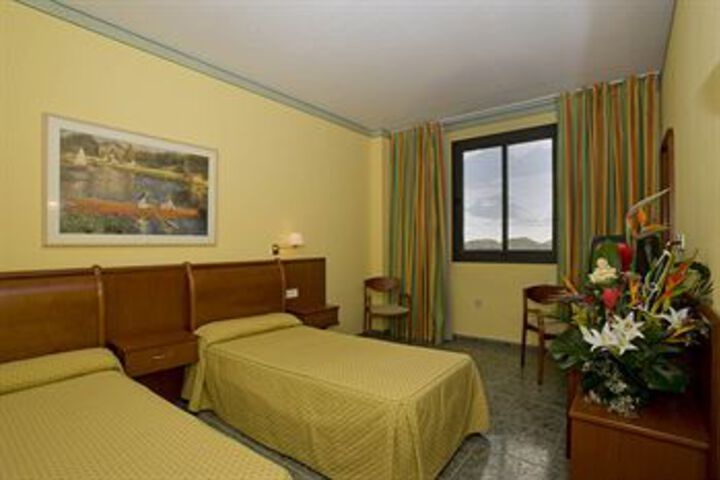 Room 10 of 26