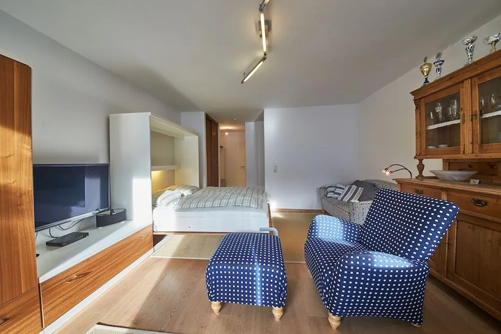 Room 5 of 16