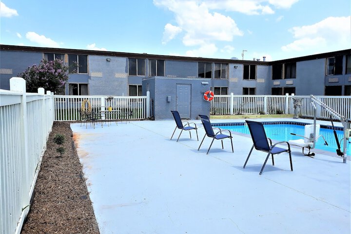 Pool 52 of 75