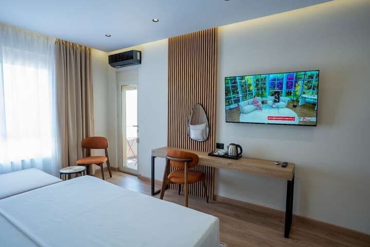 Room 17 of 44