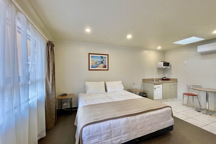 Room 9 of 23