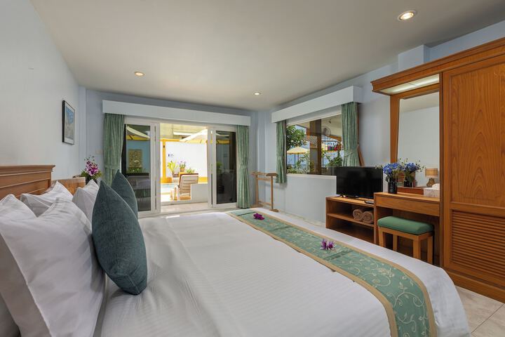 Room 4 of 95