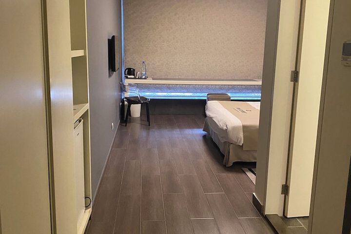 Room 26 of 64