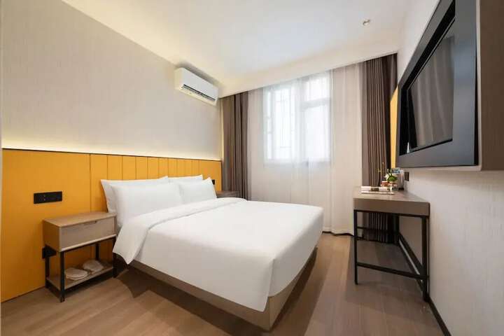 Room 3 of 6