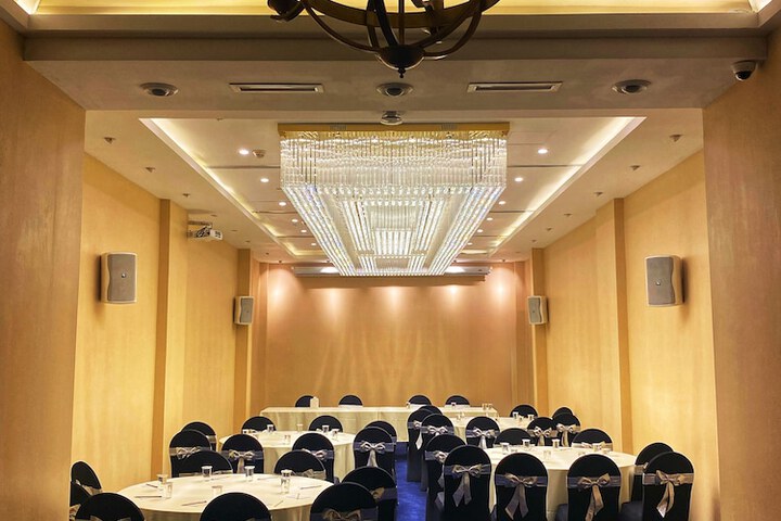 Ballroom/Hall 73 of 106