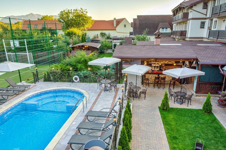 Pool 58 of 125